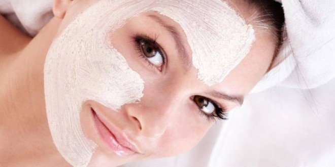 13 rețete de mască pentru față și scrub pe care le puteți face acasă